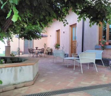 Zafferana Etnea Bed & Breakfast | La corte di Bafè B&B "Slow Life"