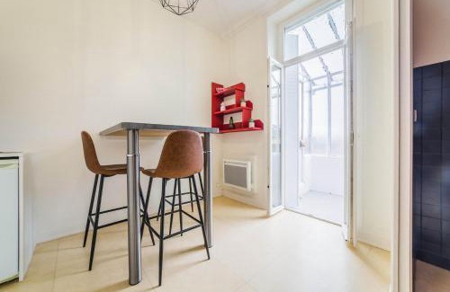 Brive-la-Gaillarde Apartment | La Dame de Coeur - 1 chambre