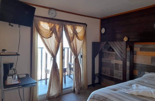 Corozal Hotel | La Delphina B&B Bar and Grill Hotel