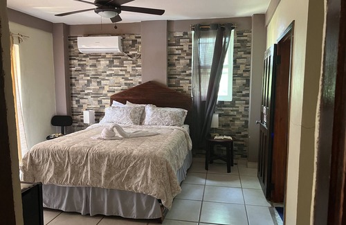 Corozal Hotel | La Delphina B&B Bar and Grill Hotel