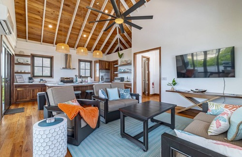 San Pedro Villa | La Dolce Vida & The Pool Club at Mahogany Bay
