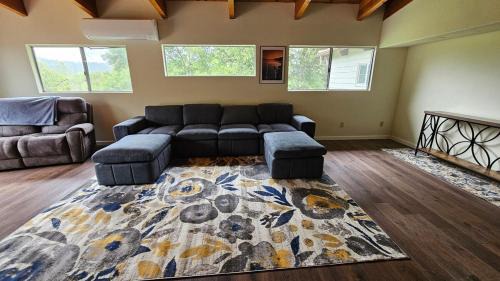 Oakhurst House | La Dolce Villa Pond Retreat in Yosemite