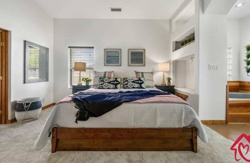 Alamedan Valley House | La Entrada Balloon Fiesta Central - An Irvie Home