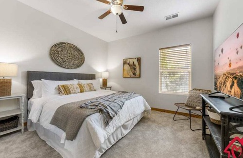 Alamedan Valley House | La Entrada Balloon Fiesta Central - An Irvie Home