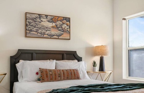 Alamedan Valley House | La Entrada Balloon Fiesta Central - An Irvie Home
