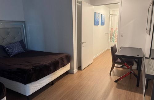 Little Tokyo Hotel | LA Escape: Stylish 2BR King Suite in Vibrant Little Tokyo