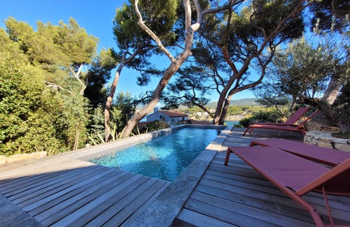 Sanary-sur-Mer Villa | La Faligeotte. Seafront, heated swimming pool, AC