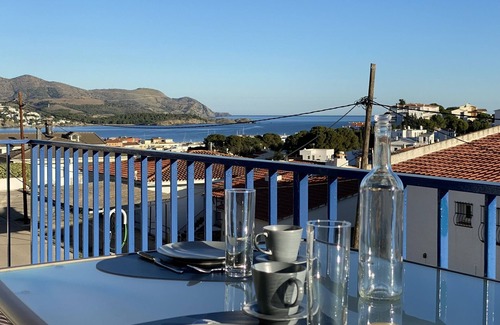 Llanca Apartment | La Farella, panoramic sea view near the beach, Wi-Fi