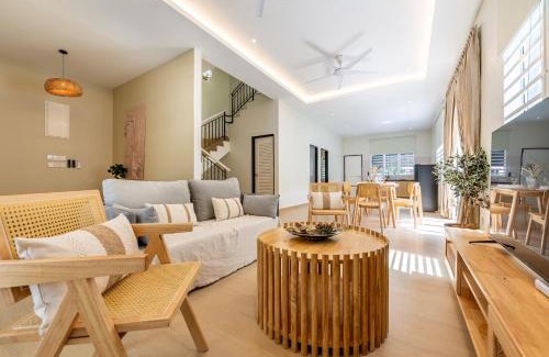 Batu Ferringhi House | La Ferringhi Villa by BRB