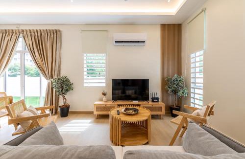 Batu Ferringhi House | La Ferringhi Villa - Ryokan Collection, by ALV