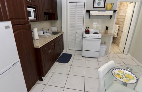 Glenvar Heights Cottage | La Finca Miami by SoFla Vacations