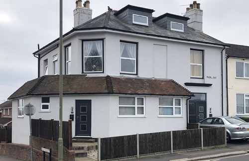Rushmoor District Apartment | La Fontaine Court Apartments by Aldershot Short Stays
