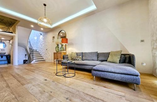 Antibes Old Town House | La Fourmilière - dans le Vieil Antibes