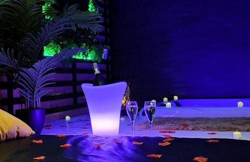 Brive-la-Gaillarde Villa | La Gaillardise - love room - Spa & Sauna - Espace privatif