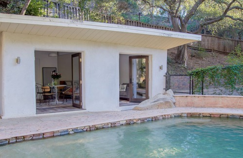 Topanga Apartment | LA Getaway in Topanga – modern, clean & cozy, close to hiking & beach