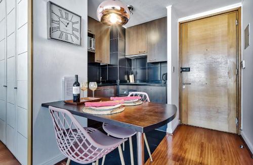 Santiago Apartment | La Gloria Home - 1BR, Mountain View, Pool, Gym, Mall