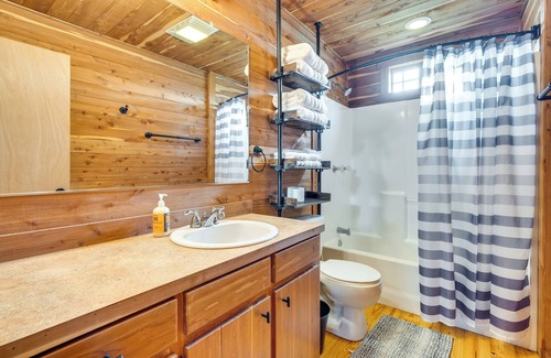 La Grange Cabin | La Grange Cabin on Acreage: Close to Wineries
