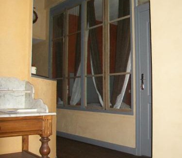 Saint-Priest Bed & Breakfast | La Grange des Griottiers