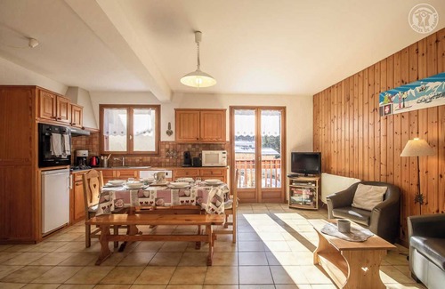 Villarabout House | LA GRANGE - GENTIAN