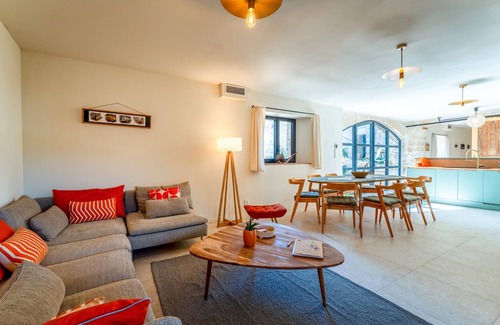 Moulezan House | La Grangerie, Stone Barn and Spa in a Peaceful Setting