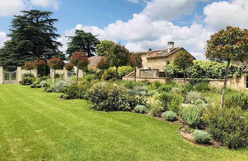 Salles House | La Grenoulliere open plan family Gite near pool and gardens