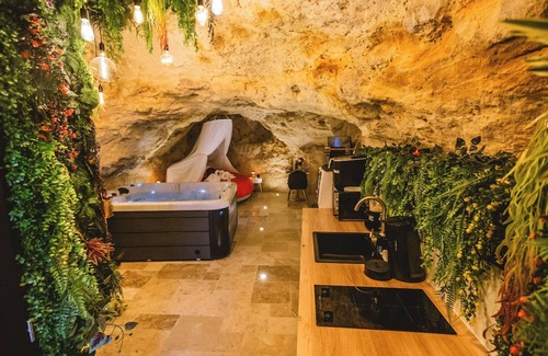 Mussidan House | La Grotte Fleurie - 5-star rating
