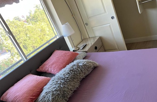 Rosemead House | LA guest room with private bathroom free parking