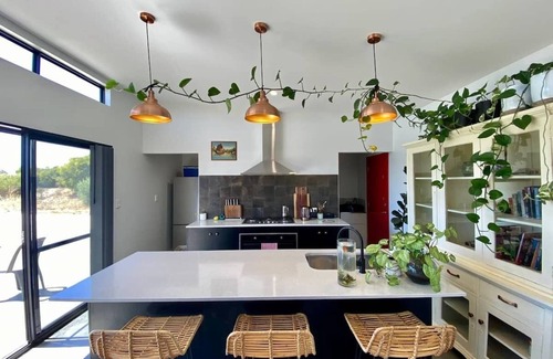 Burnside Apartment | La Hacienda Studio: A Stylish Coastal Retreat