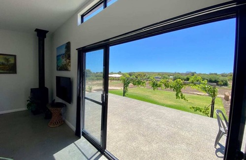 Burnside Apartment | La Hacienda Studio: A Stylish Coastal Retreat