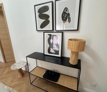 Nimes City Centre Apartment | La Halte des Arènes de Nimes - Appartement Minimaliste - Ecusson Nimes