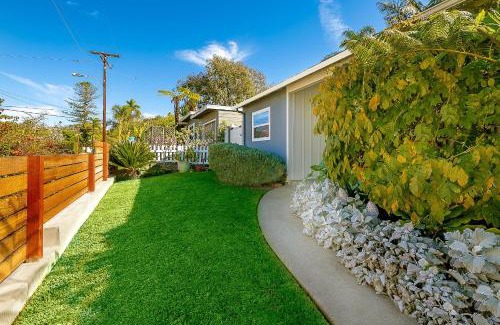 Beach Barber Tract House | La Jolla Cottage