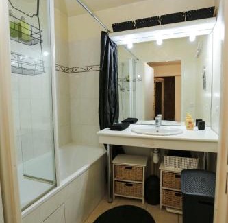 Meaux Apartment | *La Kreolita* near Paris/Disneyland Paris