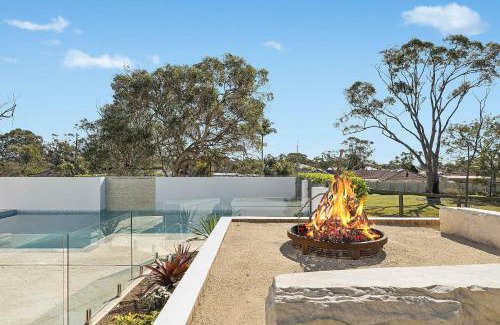 Kariong House | La La Land by Coast Hosting