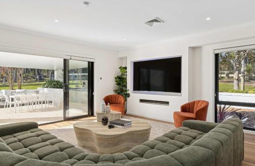 Kariong House | La La Land by Coast Hosting