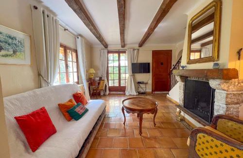 Le Tignet Villa | LA LEZARDIERE Villa for 8 By Sunset