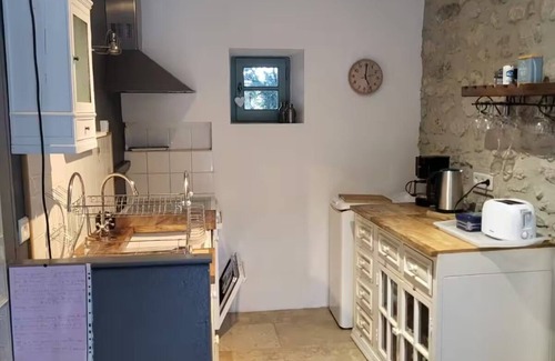 Grignan House | La linaigrette Chez Val pretty house with courtyard between vines and lavender