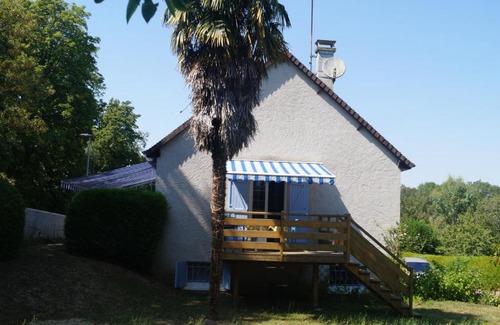 Charge House | LA LOUMAS