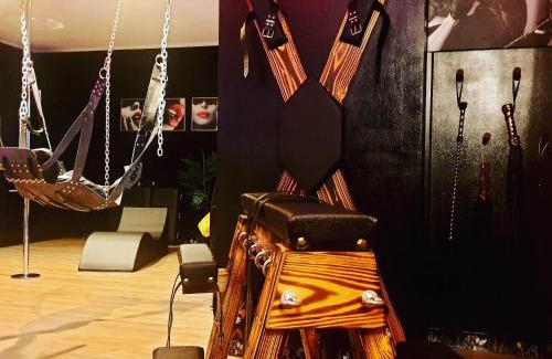 Le Piol Apartment | La loveroom bdsm de Nice " la chambre luxe des désirs "