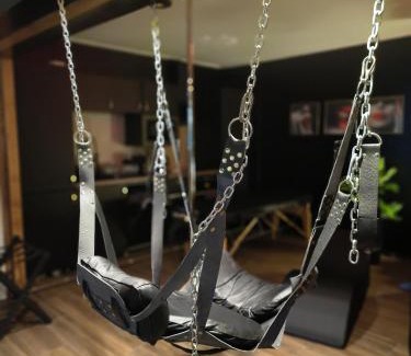 Le Piol Apartment | La loveroom bdsm de Nice " la chambre luxe des désirs "