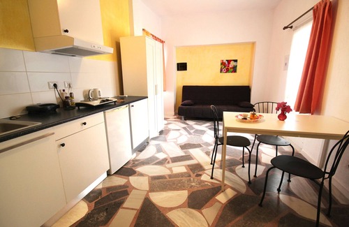 Ferma Apartment | La Luna Blu Apartment "Geco", sea view, 500 meters from the beach