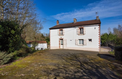 Saint-Hilaire-le-Vouhis House | La Maison du Meunier 3* Bed and Breakfast