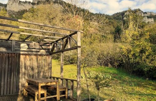 Saint-Jean-et-Saint-Paul Ski Chalet | La maison de bois - Gite dans un site préservé