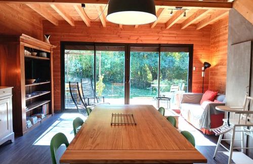 Saint-Jean-et-Saint-Paul Ski Chalet | La maison de bois - Gite dans un site préservé