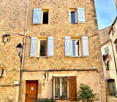 Callian House | La Maison Bleue, au coeur du village de Callian
