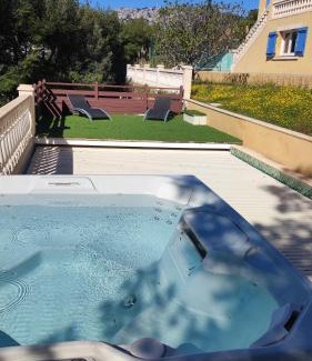 Toulon Bed & Breakfast | La Maison Bleue