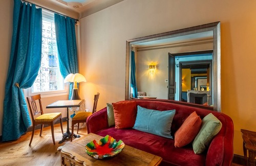 Salon-de-Provence Hotel | La Maison d'été