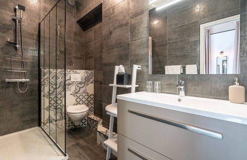 Salon-de-Provence Hotel | La Maison d'été