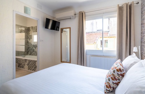 Salon-de-Provence Hotel | La Maison d'été