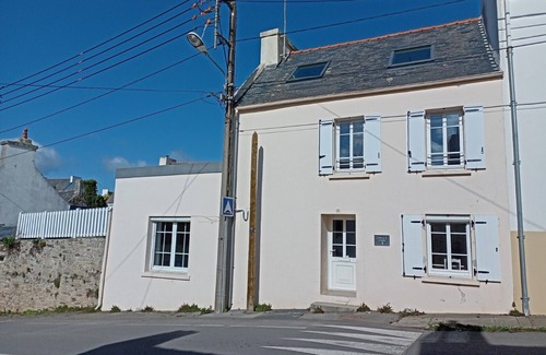 Pont-Croix House | La maison de Jeanne, 3-star tourist accommodation, near the Goyen river and church