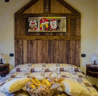 Doues House | La Maison Du Bon Megnadzo